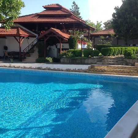 Family Hotel Accent Razgrad Экстерьер фото