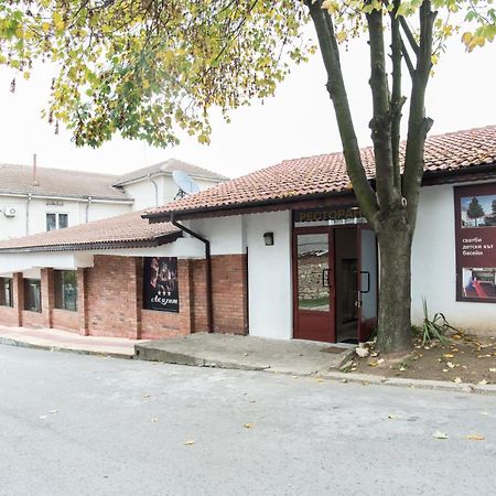 Family Hotel Accent Razgrad Экстерьер фото
