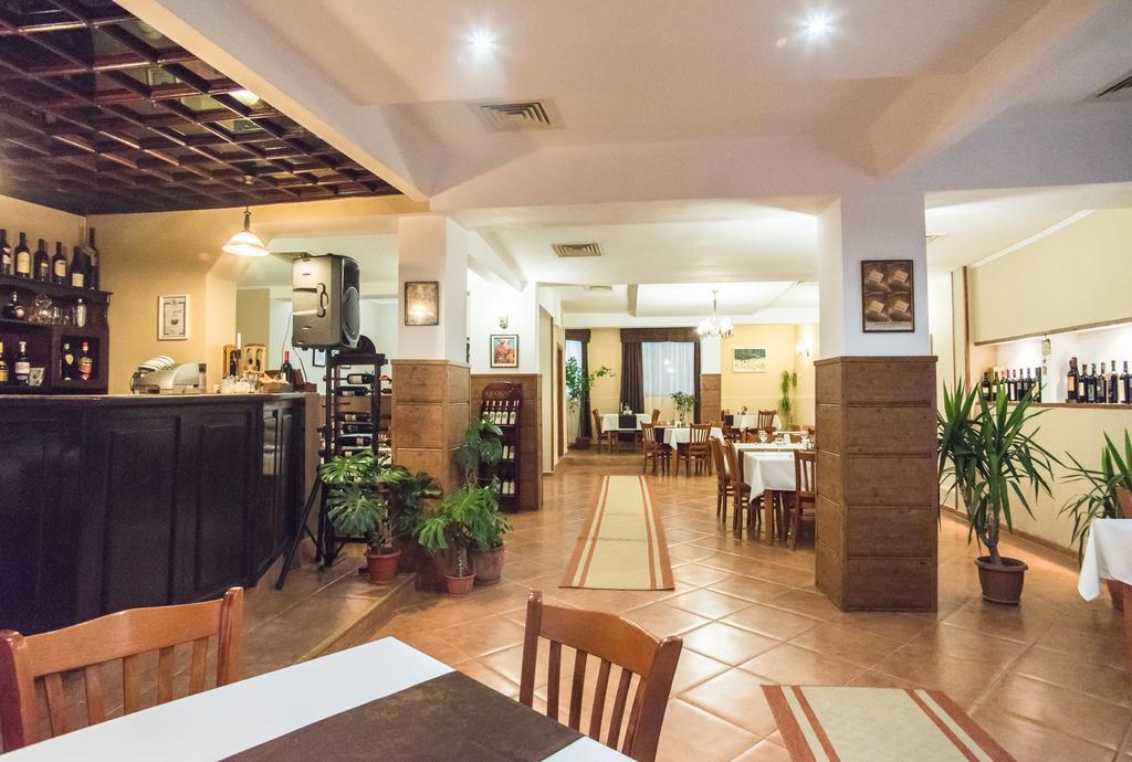 Family Hotel Accent Razgrad Экстерьер фото