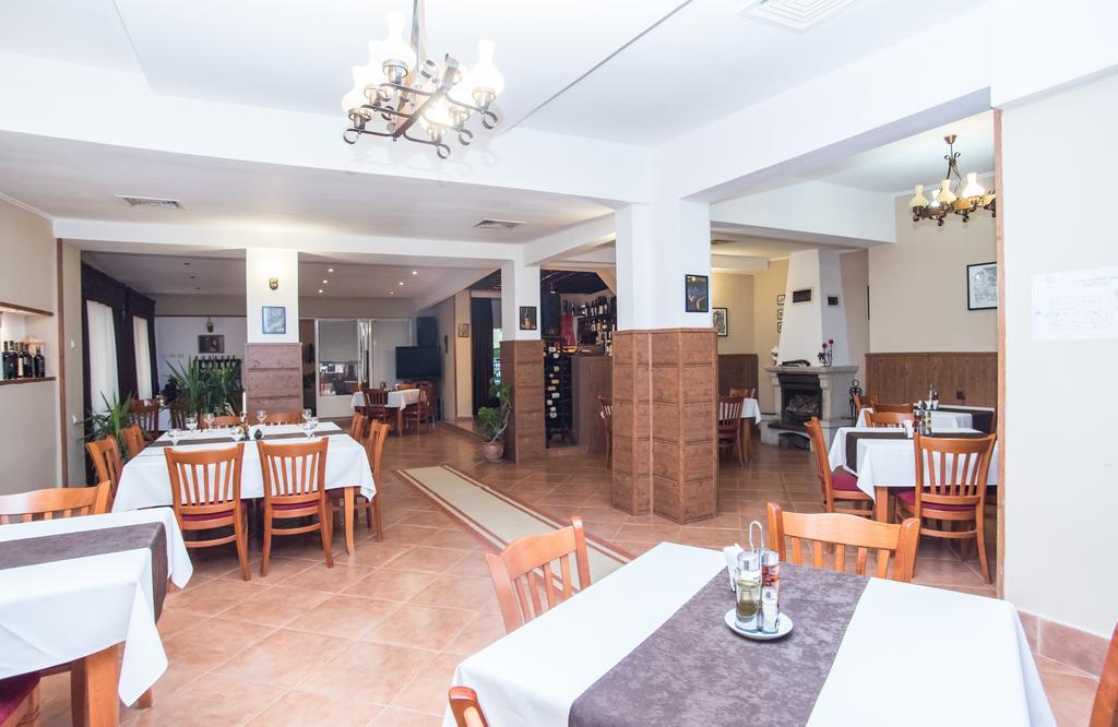 Family Hotel Accent Razgrad Экстерьер фото