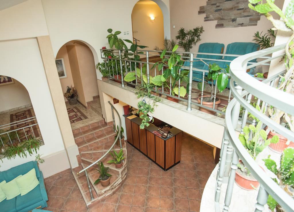 Family Hotel Accent Razgrad Экстерьер фото