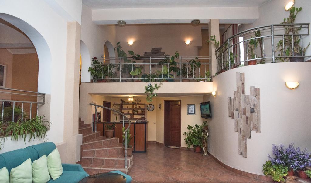 Family Hotel Accent Razgrad Экстерьер фото